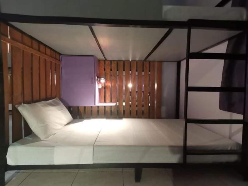 Lojed Sean Bed And Space Albergue Manila Exterior foto